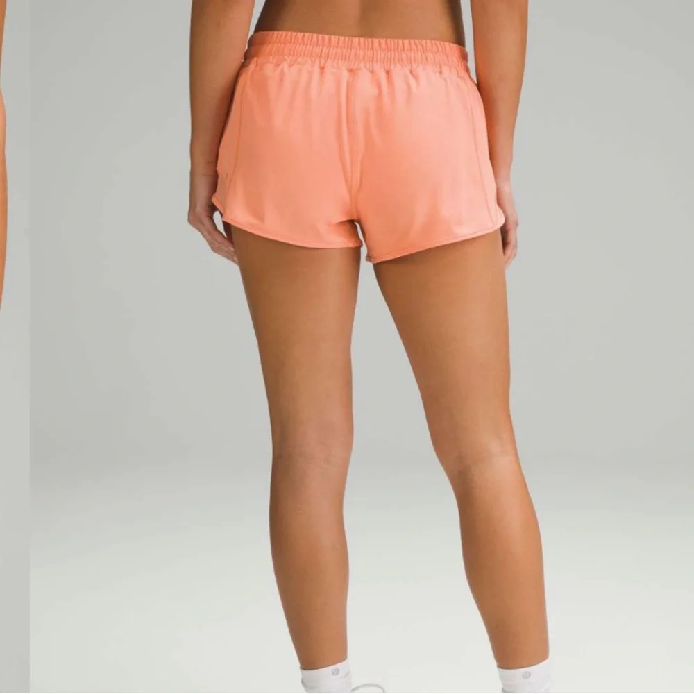 Lululemon Hotty Hot Low-Rise‎ Lined Short 2.5